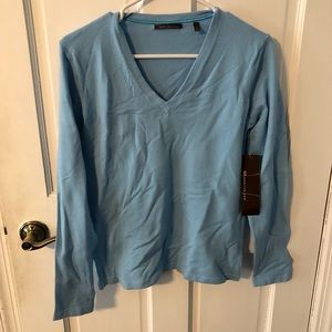 NEW WITH TAGS 525 America V-neck Sweater